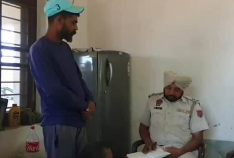 A Woman throws her newborn baby girl in gutter at Faridkot of Punjab