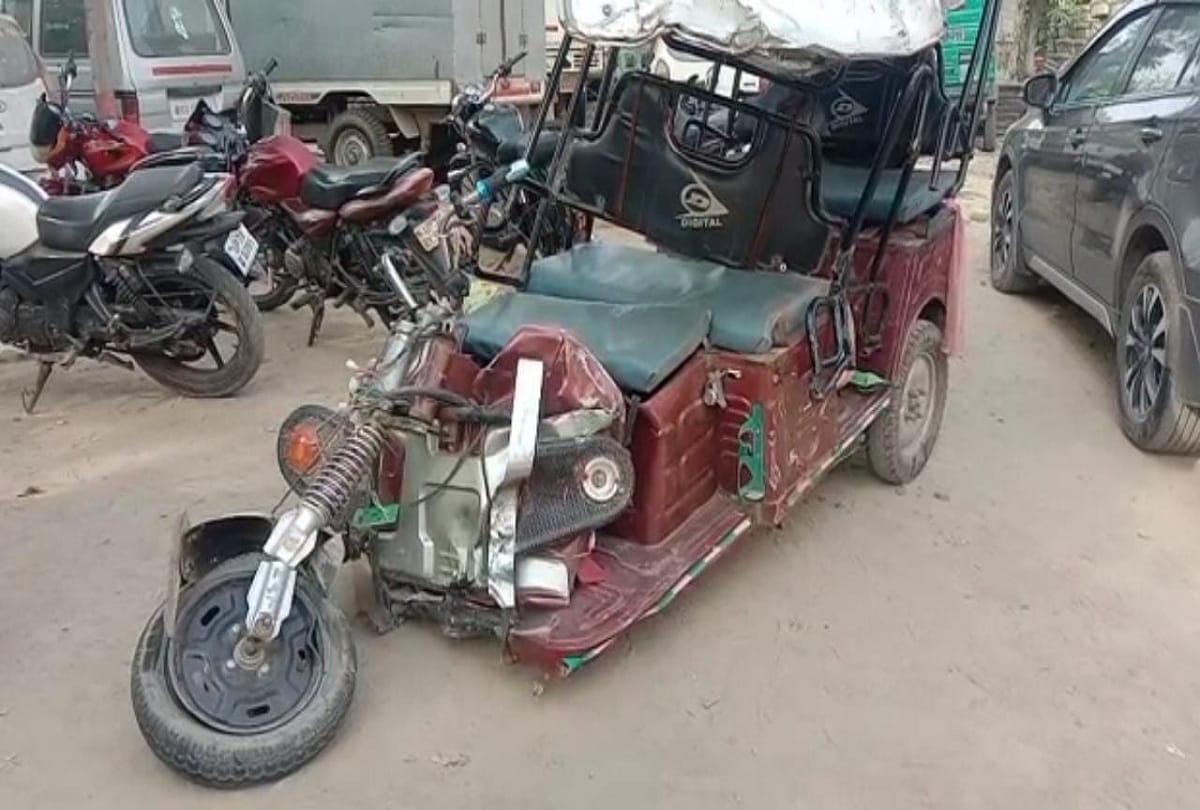 big kanpur road accident Truck collides with e-rickshaw in Kanpur