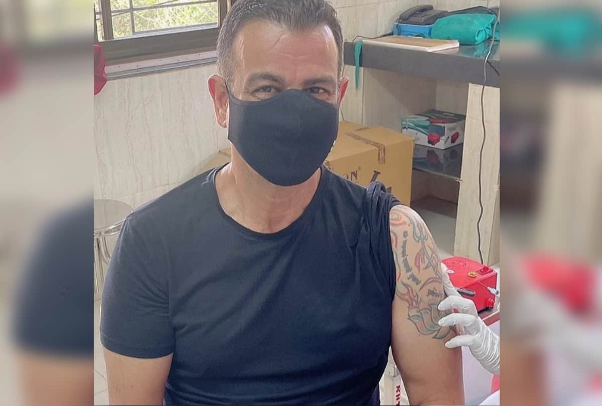 Ronit Roy vaccinated with first dose of corona vaccine shared photo on instagram