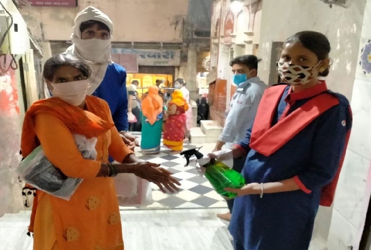 Corona Virus Guide Line Follow In Banke Bihari Mandir Vrindavan
