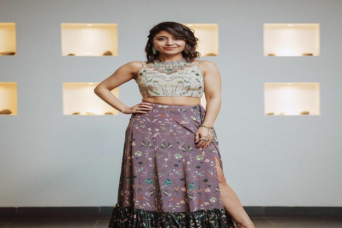 shweta tripathi in leg cut lehnga in hindi