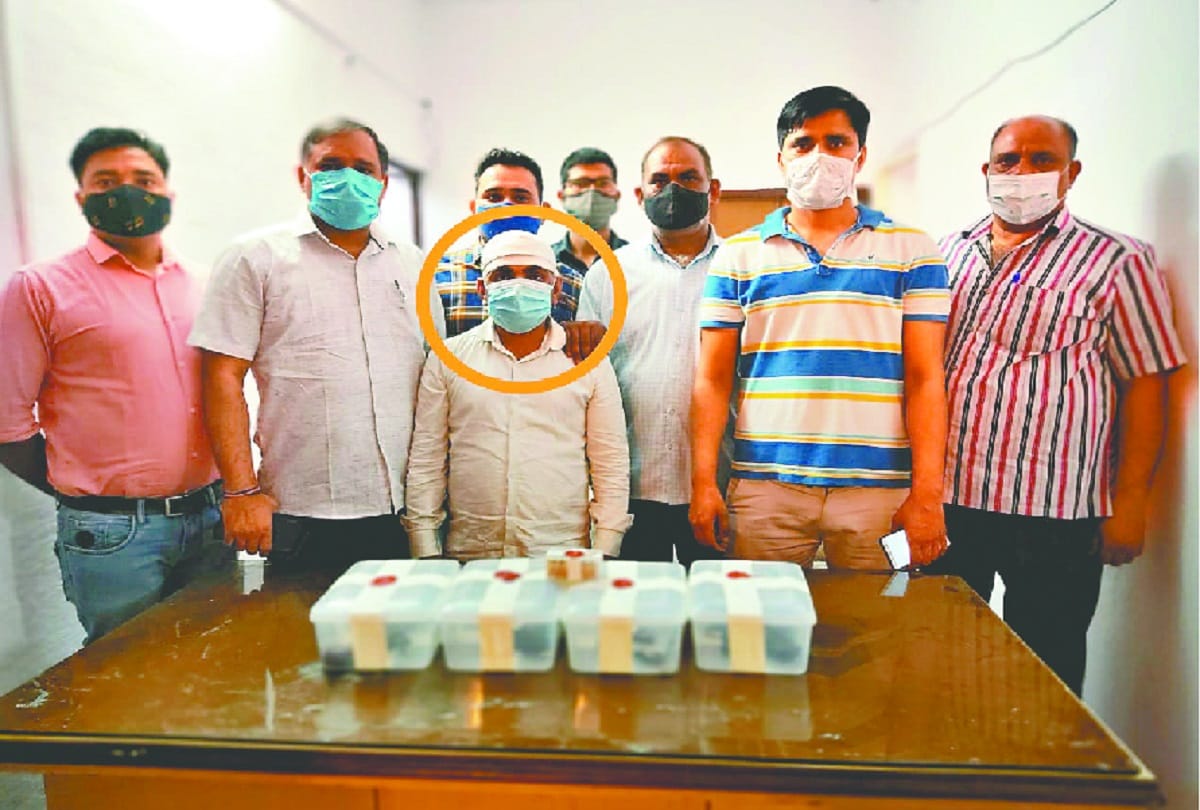 The consignment of weapons that came for the UP elections caught in delhi