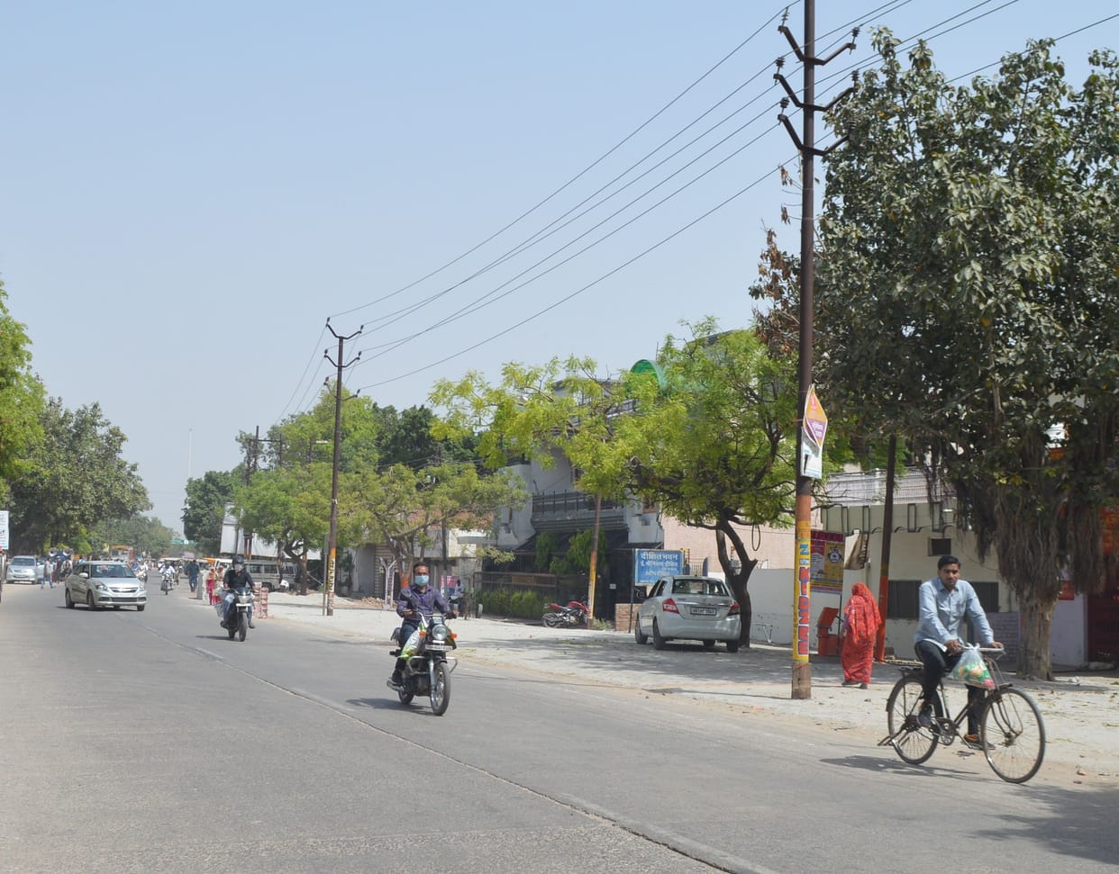 Hathras: Electric poles obstructing the way of people