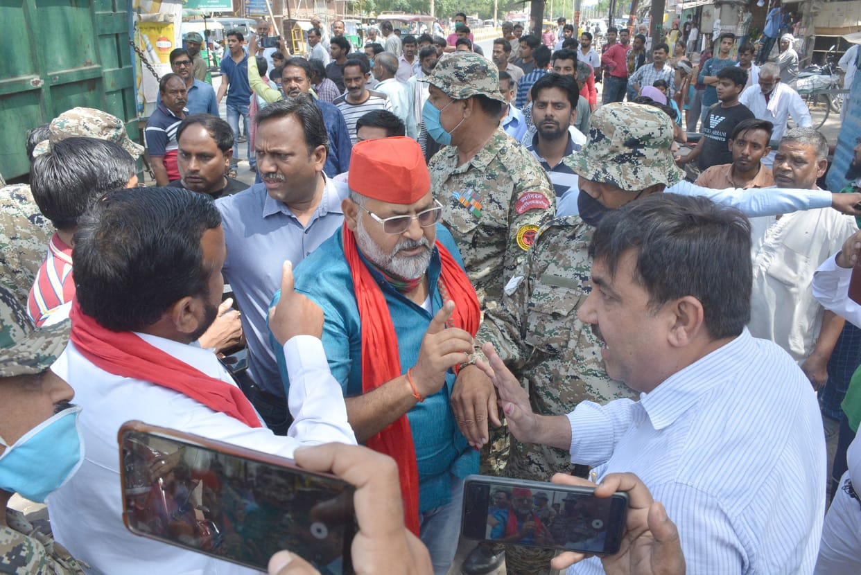 Interpretation between Assistant Municipal Commissioner and SP leaders