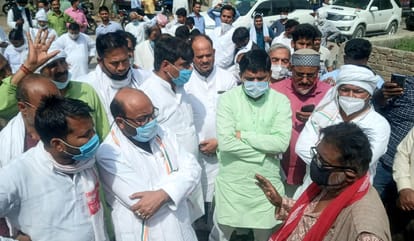 Congress state president Ajay Kumar Lallu in Azamgarh, protest the beating of businessmen for masks