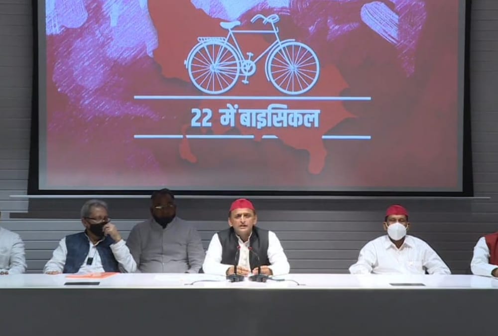Many leaders and activists from other parties join Samajwadi Party.
