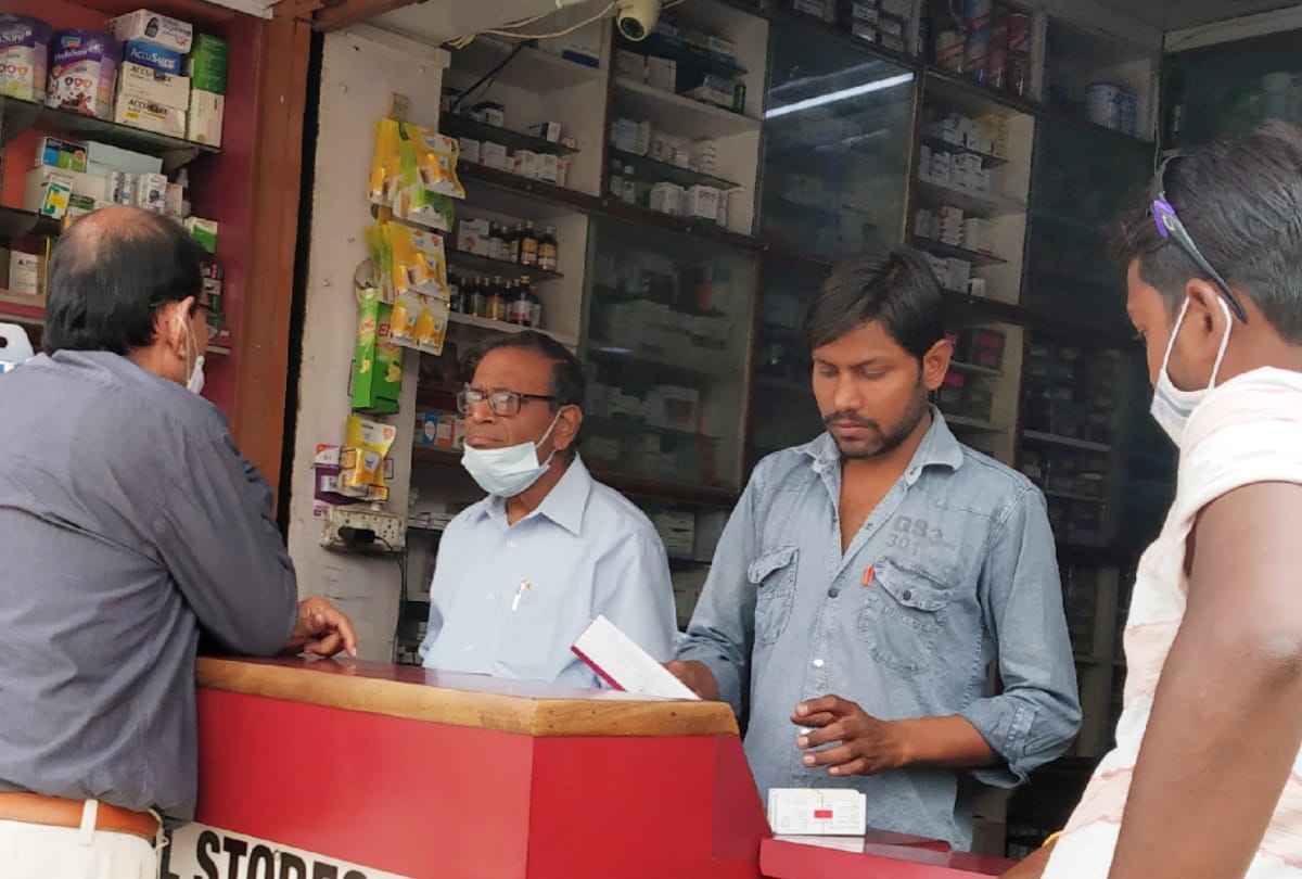 Covid protocol break in Bhalotia market at Gorakhpur