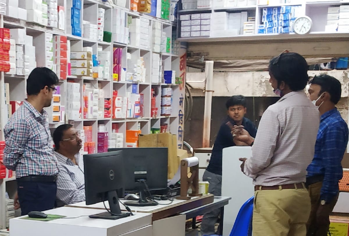 Covid protocol break in Bhalotia market at Gorakhpur