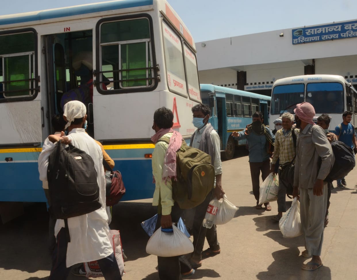 More than 500 migrant workers flee in five days, fearing lockdown