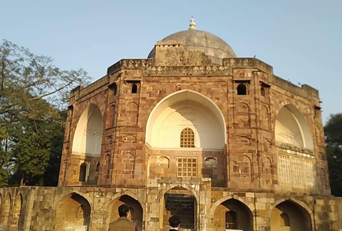 These are the years old tombs of India