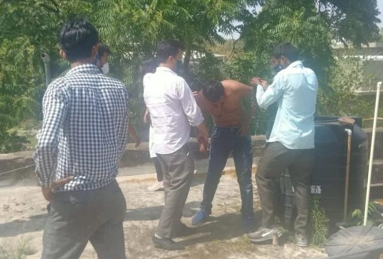 Case registered against two in suicide attempt case at Chandigarh, जिला शिक्षा अधिकारी 