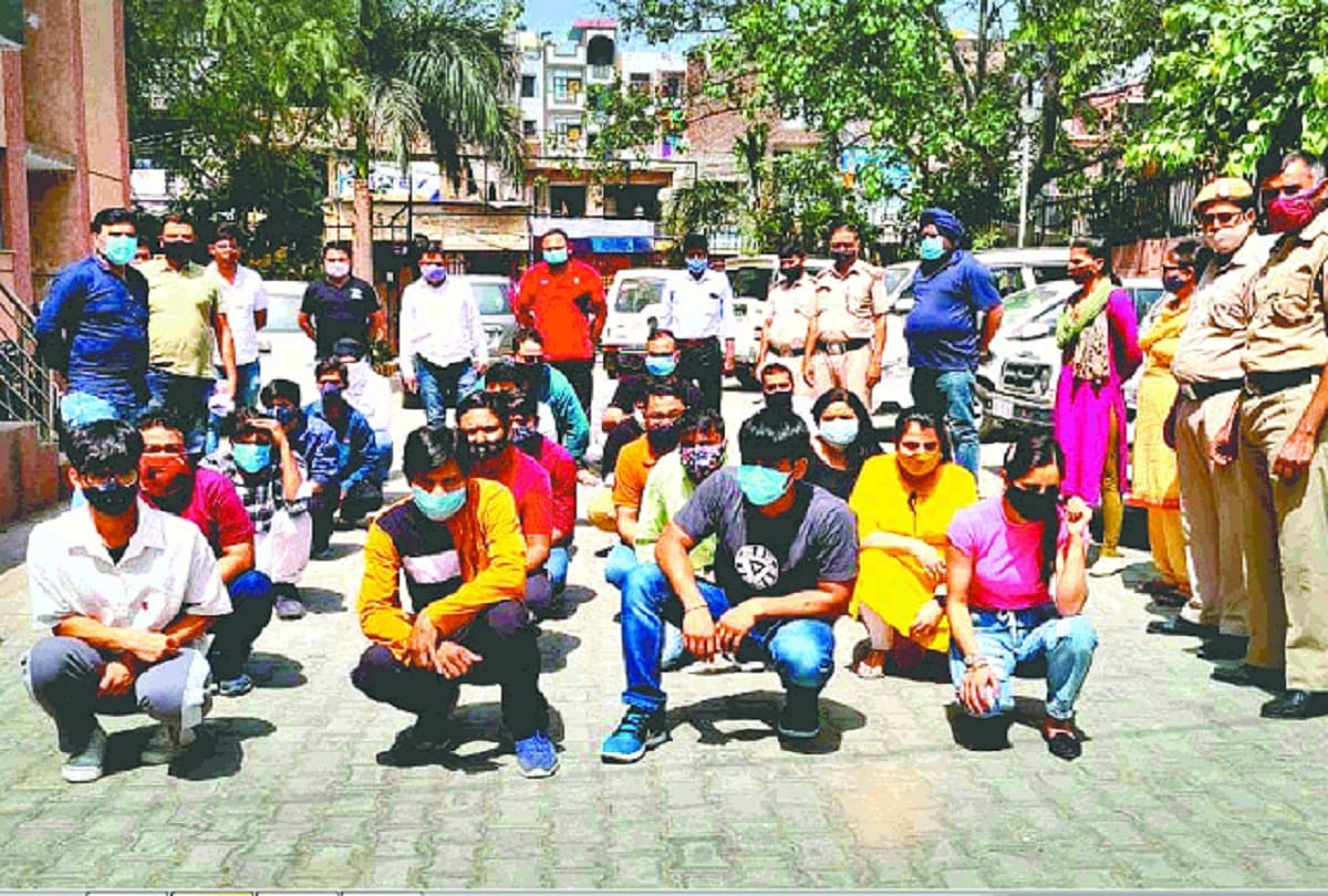 Fake call centre busted in delhi Preet Vihar 22 arrested Amazon company