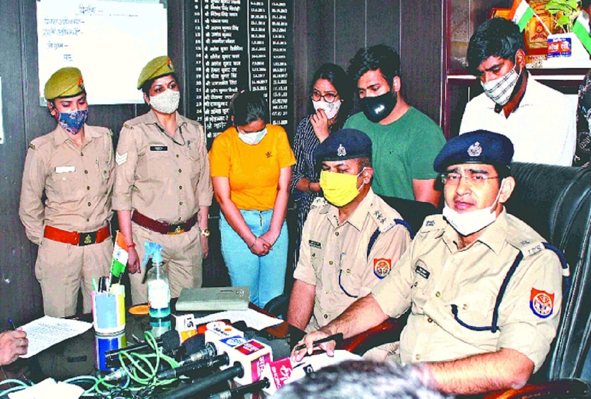 Fake call centre busted in ghaziabad Pradeep considered the 2000 issue lucky for himself Car, bike and mobile number 2000 see photos