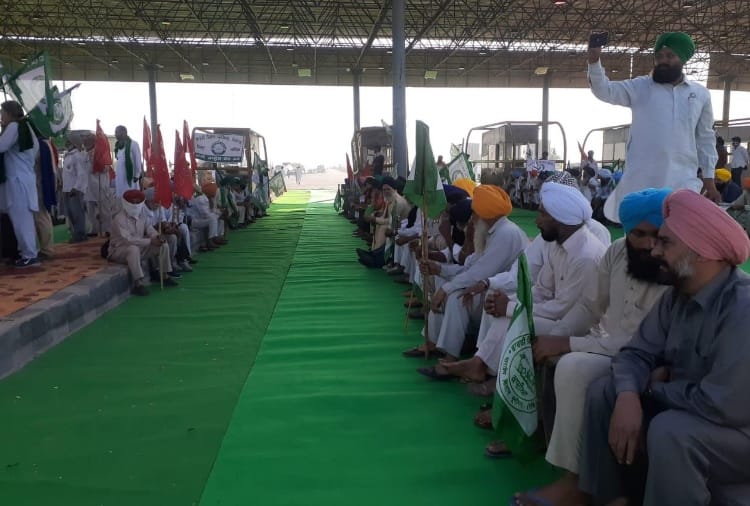 Farmers Blocked KMP Expressway against Farm Laws in Haryana