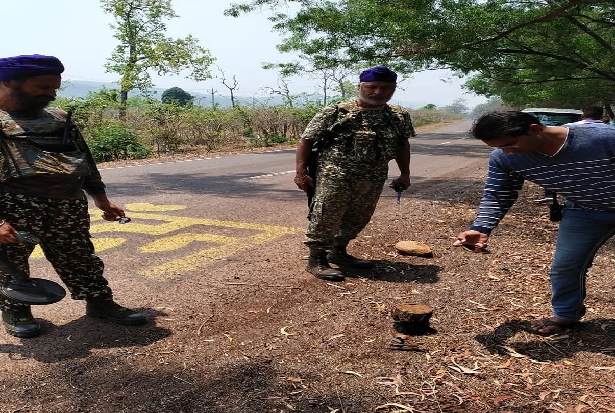 ITBP jawan recovered tiffin bomb at Narayanpur in Chhattisgarh
