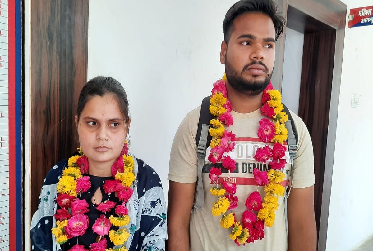 Lover couple marriage in Jhansi police station
