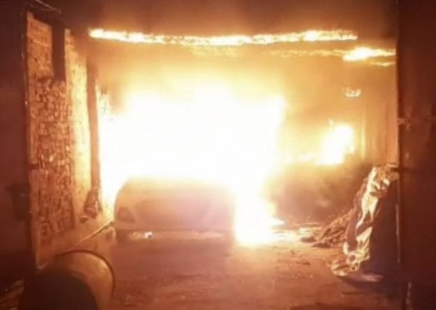 Heavy fire in Bangle godown at Pameshwargate