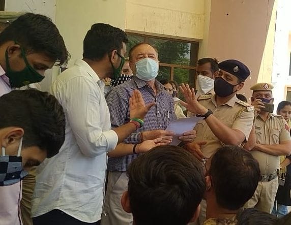 Demonstration to keep hostels open and demand for conducting offline classes