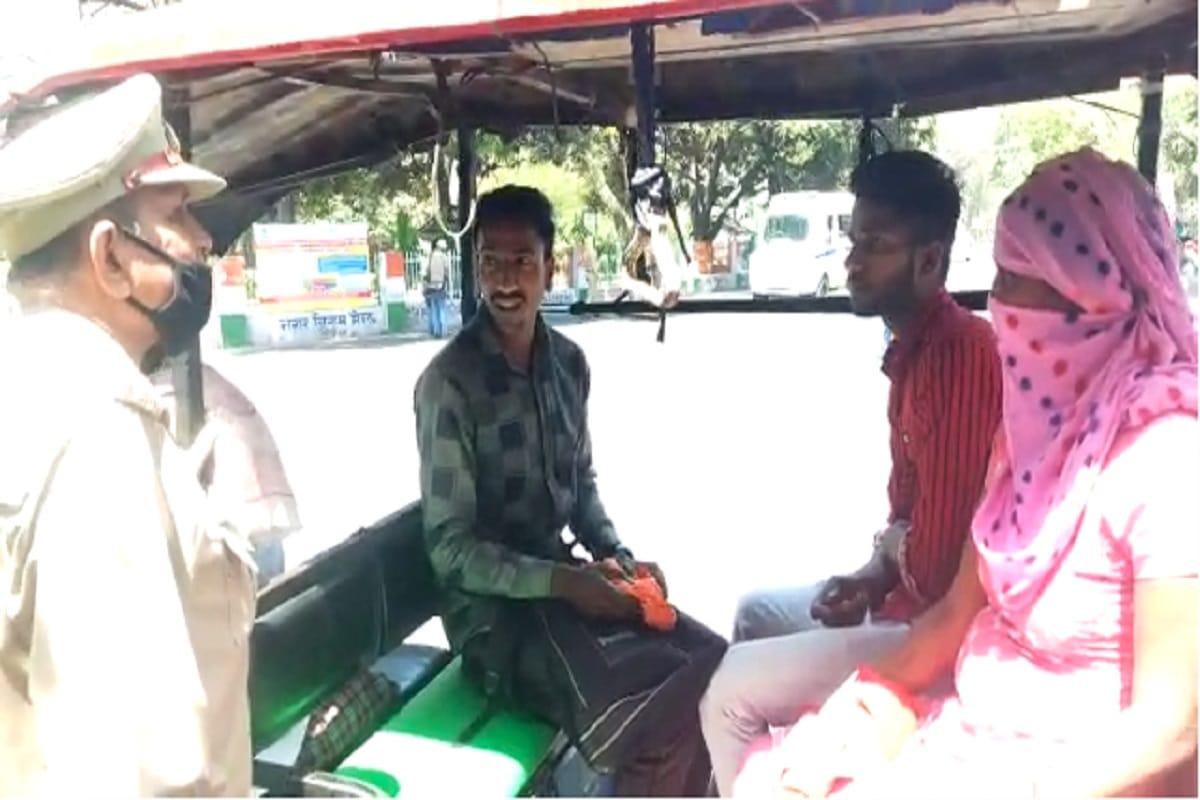 Police has action due corona against a boy and removed shirt makes mask by vest in Meerut