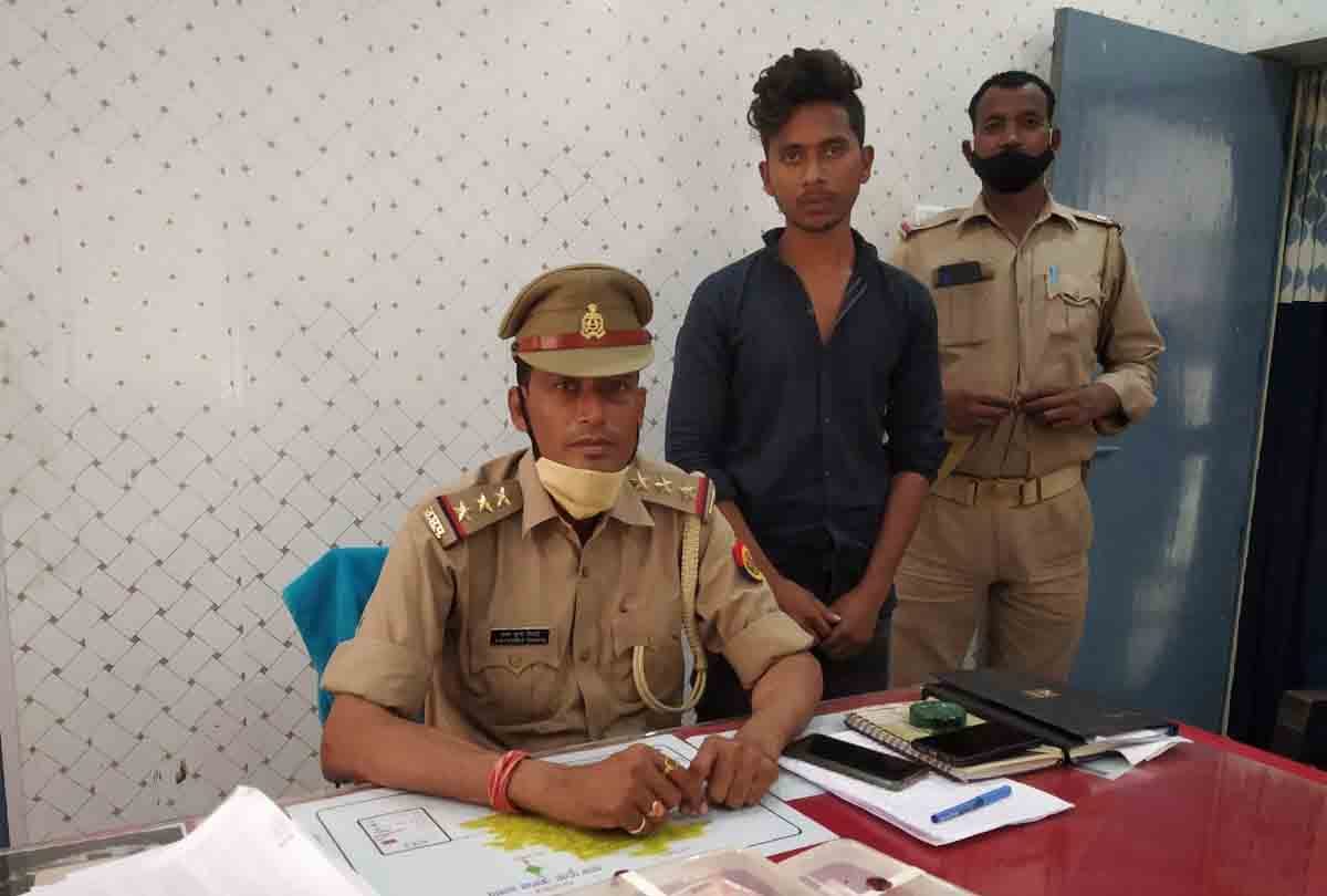 Unnao: Fake notes of 77 thousand found from young man, stole bike, scooter number written, arrested