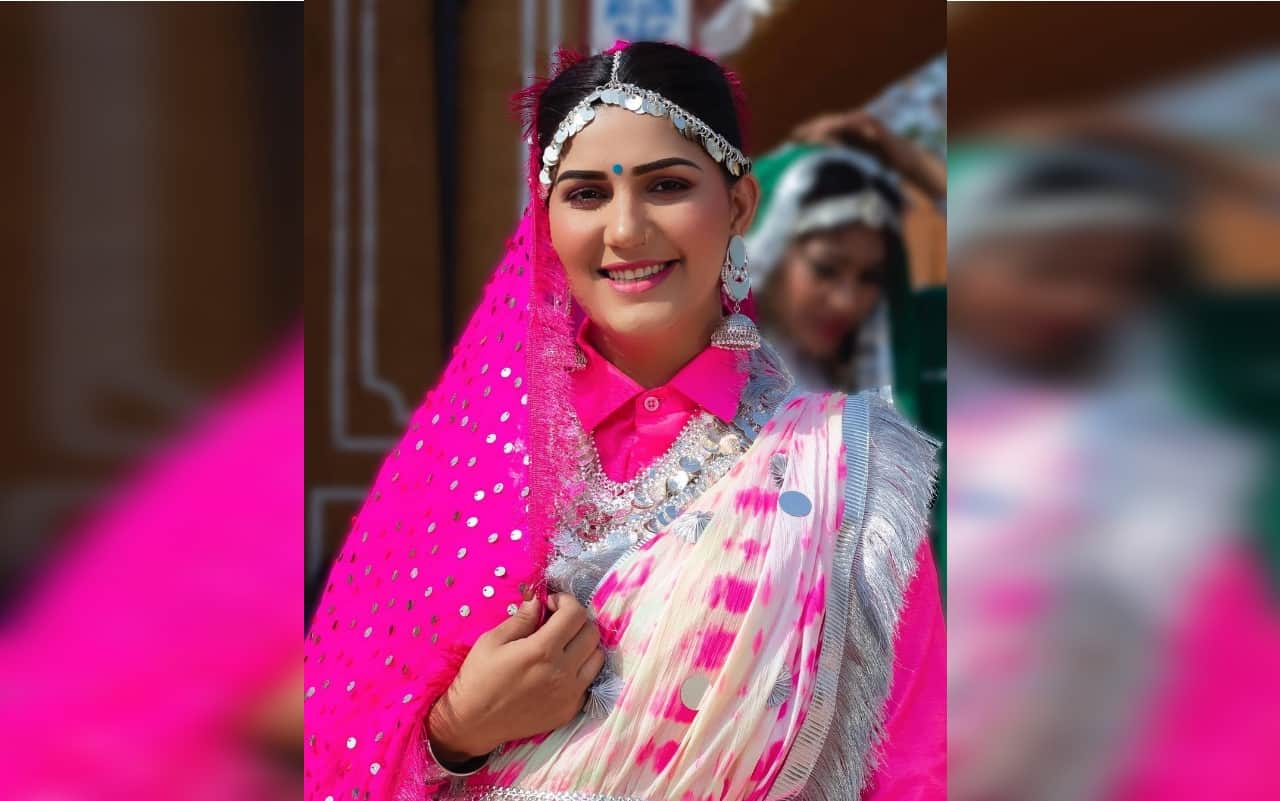 sapna choudhary home mopping video viral watching ghunghroo song while house cleaning