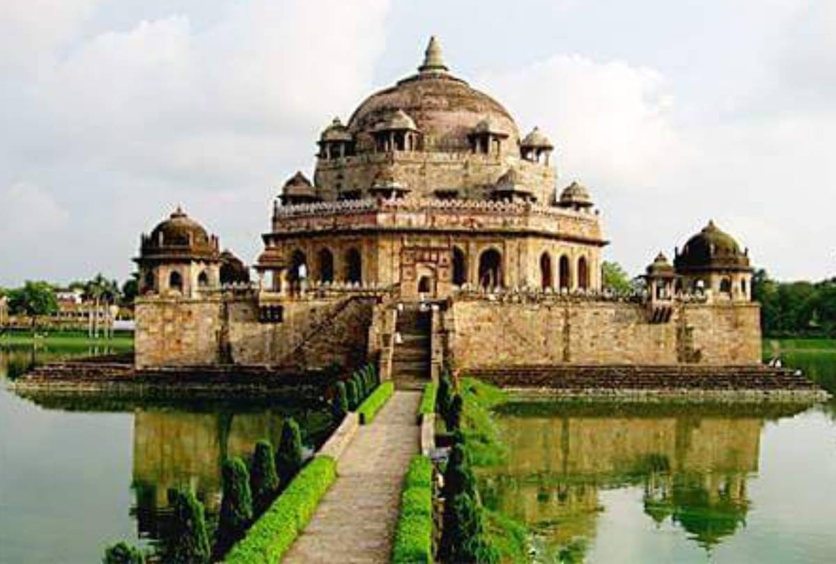 These are the years old tombs of India