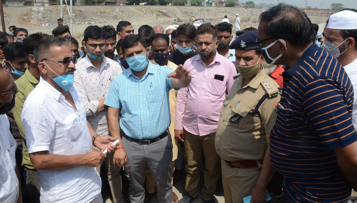 Five hours of garbage vehicles stopped, talk made on the persuasion of officers