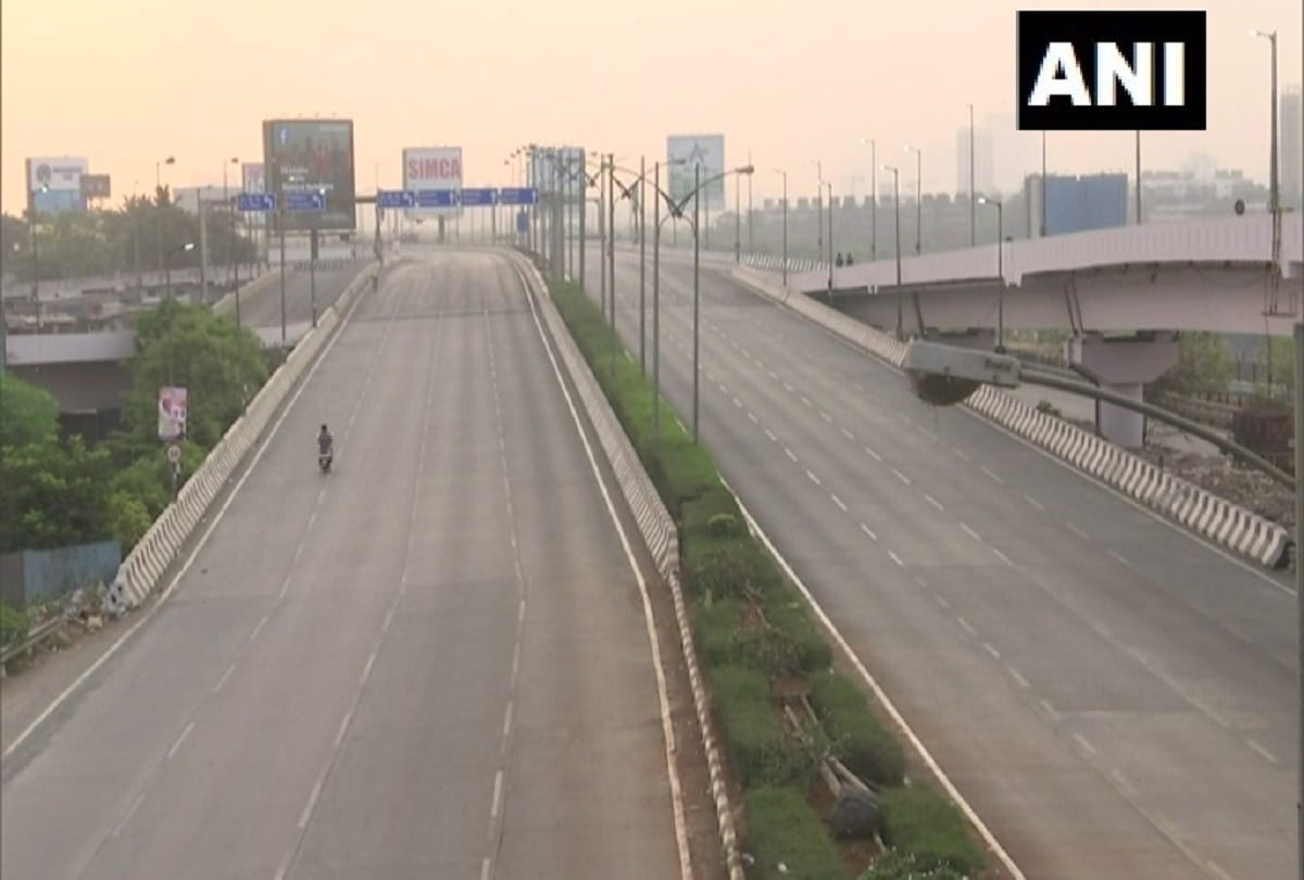 coronavirus update : Maharashtra enters weekend of curbs 2 ministers say may need full lockdown