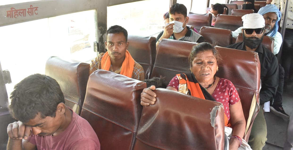 Negligence: People traveling in buses without masks