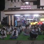 नागपुर अस्पताल में धरने पर बैठे डॉक्टर