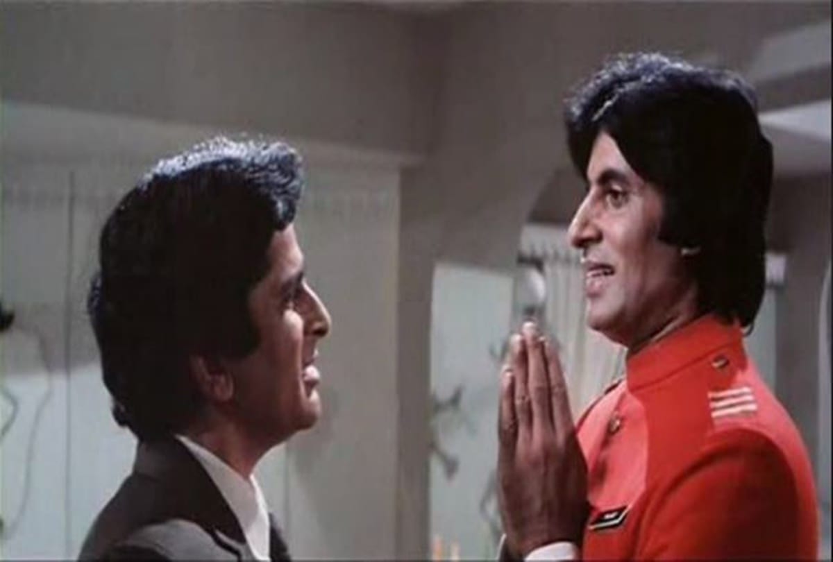 When shashi kapoor made director cut amitabh bachchan scene in his film out of an extra role know this intersting story