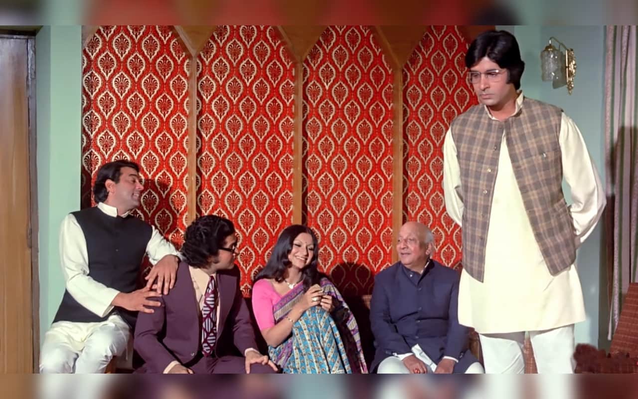 Surya Grahan 2022 Government Rescued People From Sun Eclipse Through Amitabh Dharmendra Film Chupke Chupke