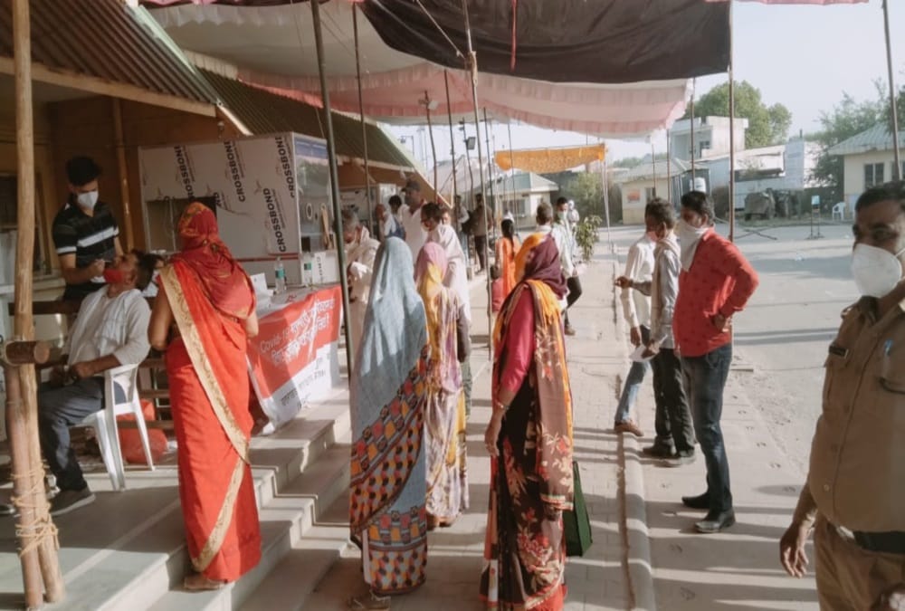 Kumbh mela 2021: Huge Crowd on Khanpur-Purkaji border For Going To Haridwar Kumbh Shahi snan