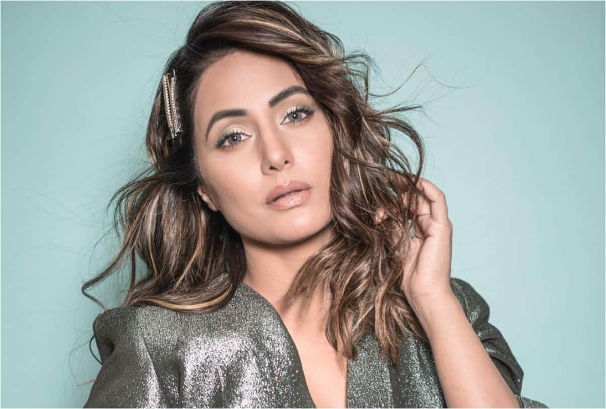 hina khan latest pic in shimmery metallic grey outfit