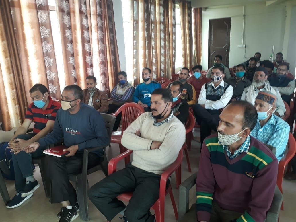 Decision to strictly implement weekly captives in the market