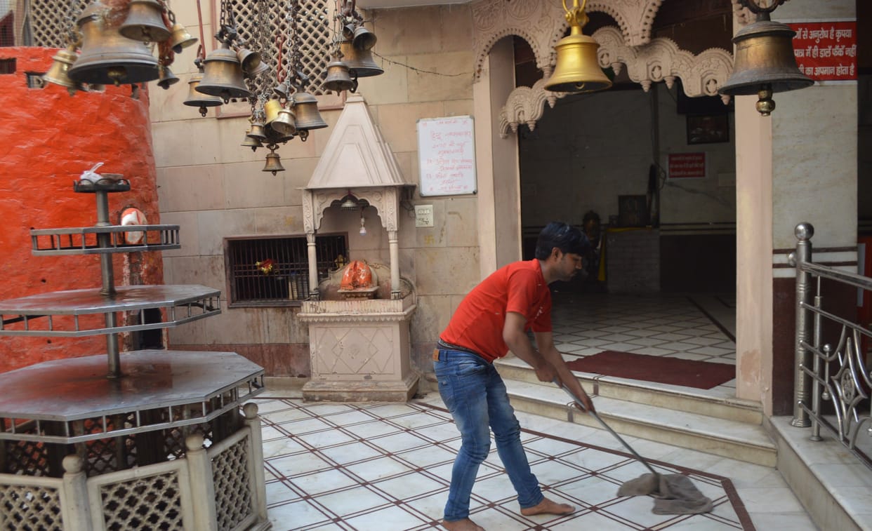 Hathras: Infection increased, worship mother while staying in homes