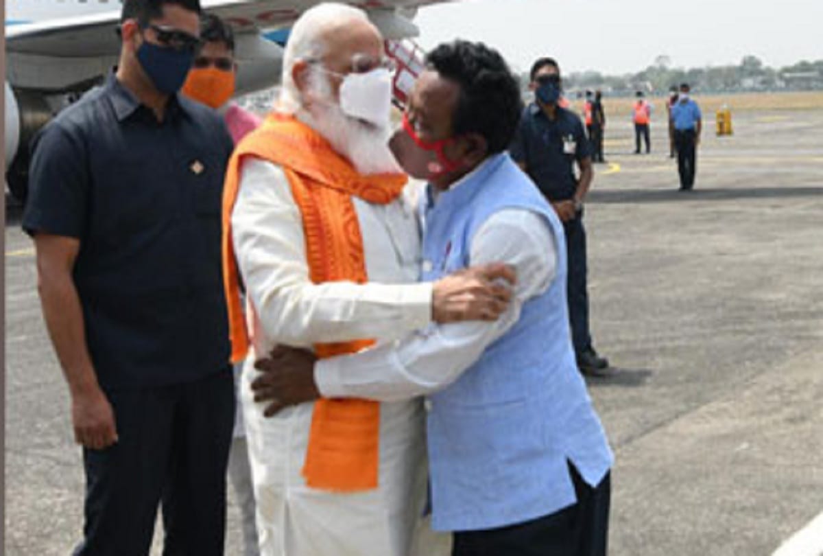 pm modi meets bike ambulance dada karimul haque