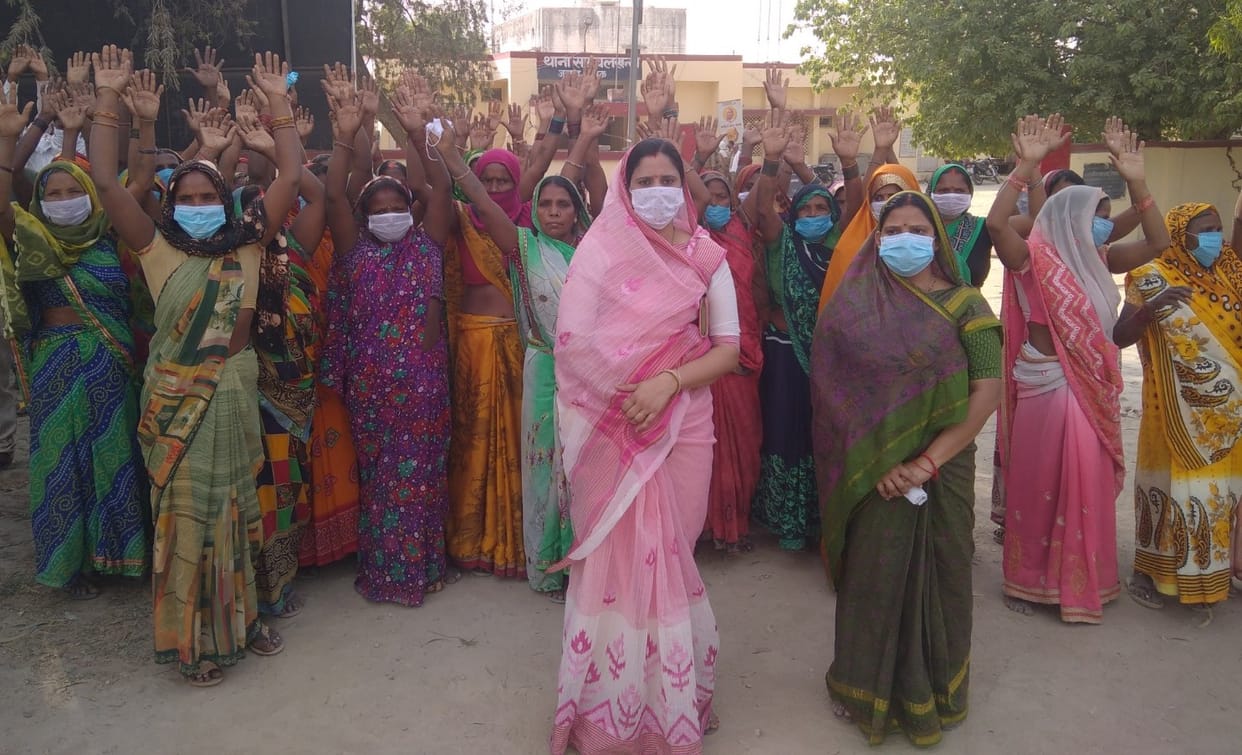 The women reached the police station to get rid of