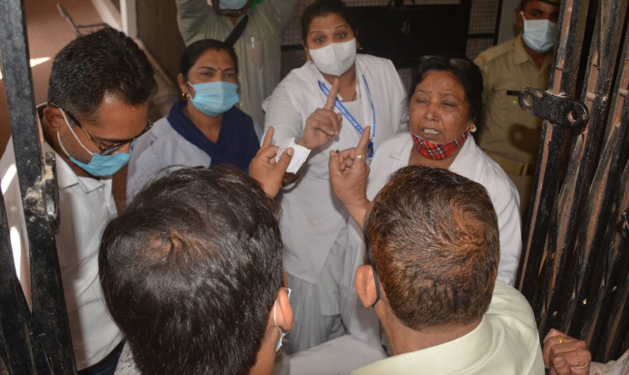 hot talk in staff nurse and mob in moradabad in vaccination