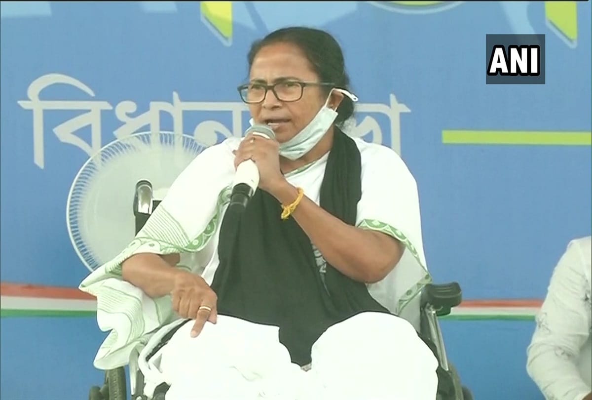 Bengal news: EC should rename MCC as Modi Code of Conduct, Mamata Banerjee attacks poll body over Cooch Behar ban