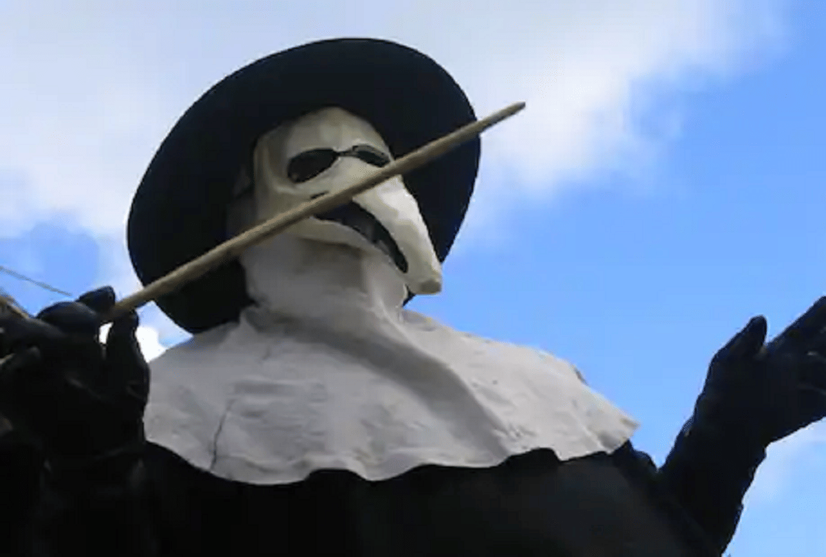 history of mask with beak prepared by experts during bubonic plague