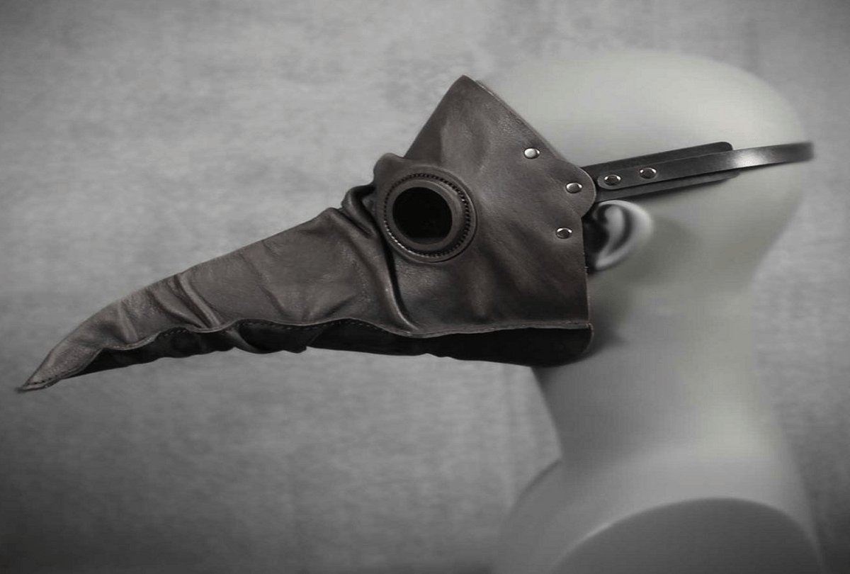 history of mask with beak prepared by experts during bubonic plague