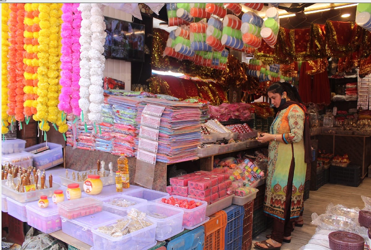 Jammu-Kashmir: Temples started decorating for Navratri, shopping started in markets