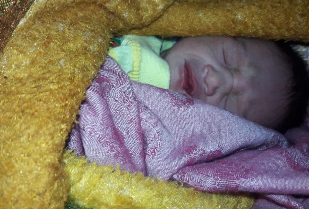 Newborn baby girl found in bushes on the roadside in mathura