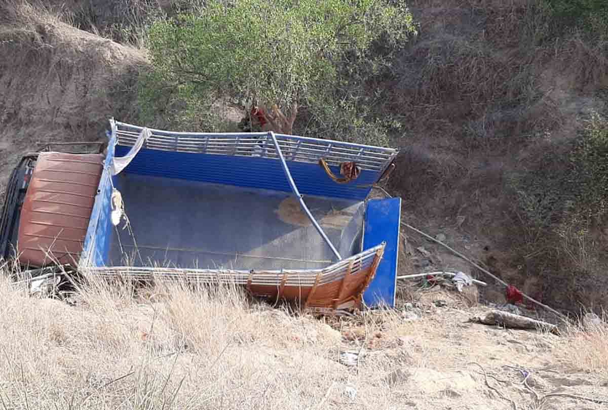 Etawah road accident: family members cried with loved ones