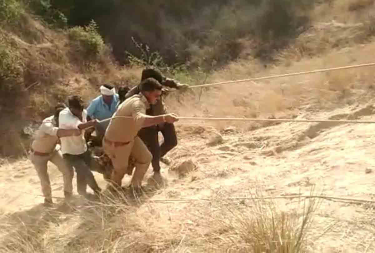 Etawah road accident: family members cried with loved ones