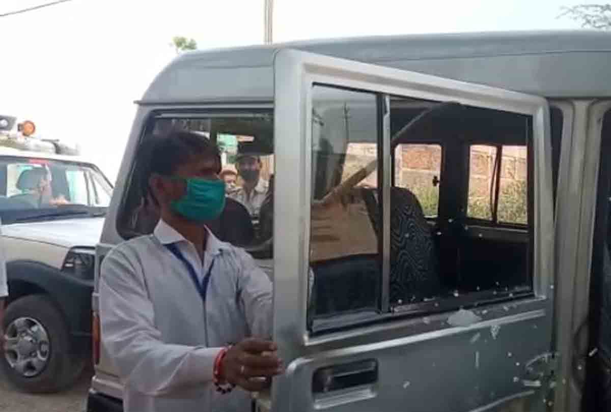 Chitrakoot: Attack on SDM and police team, report lodged on 29, police team had reached to close shop
