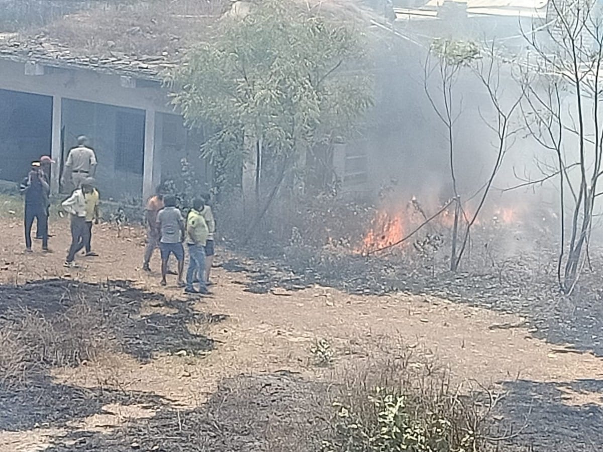 fire in varanasi police and fire brigade control over fire