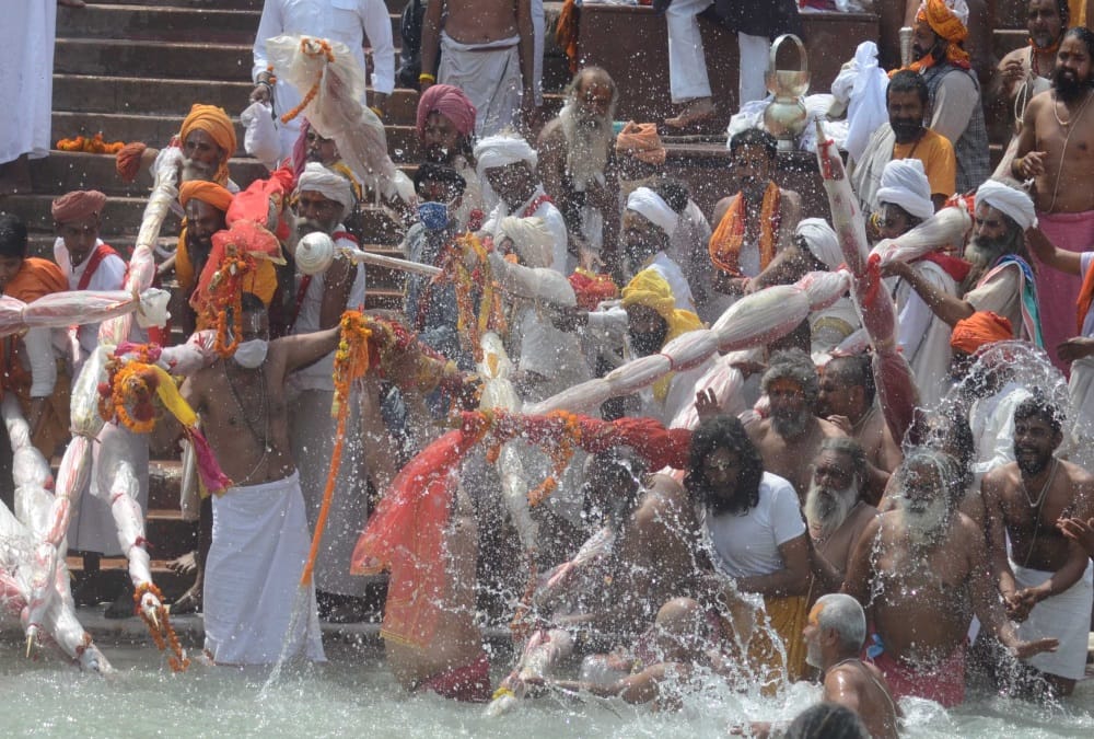 Kumbh mela 2021 Somvati Amavasya Shahi Snan: Police Give Extra Time to Bairagi Saints Huge Crowd For Ganga Snan Photos