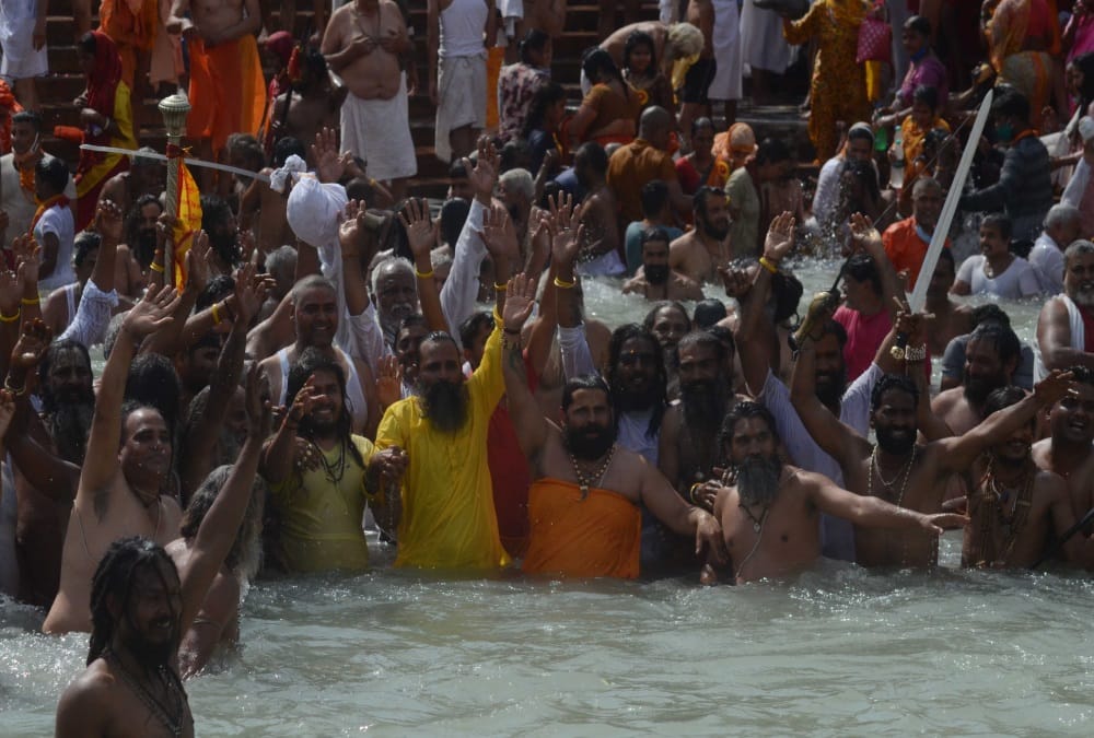 Kumbh mela 2021 Somvati Amavasya Shahi Snan: Police Give Extra Time to Bairagi Saints Huge Crowd For Ganga Snan Photos